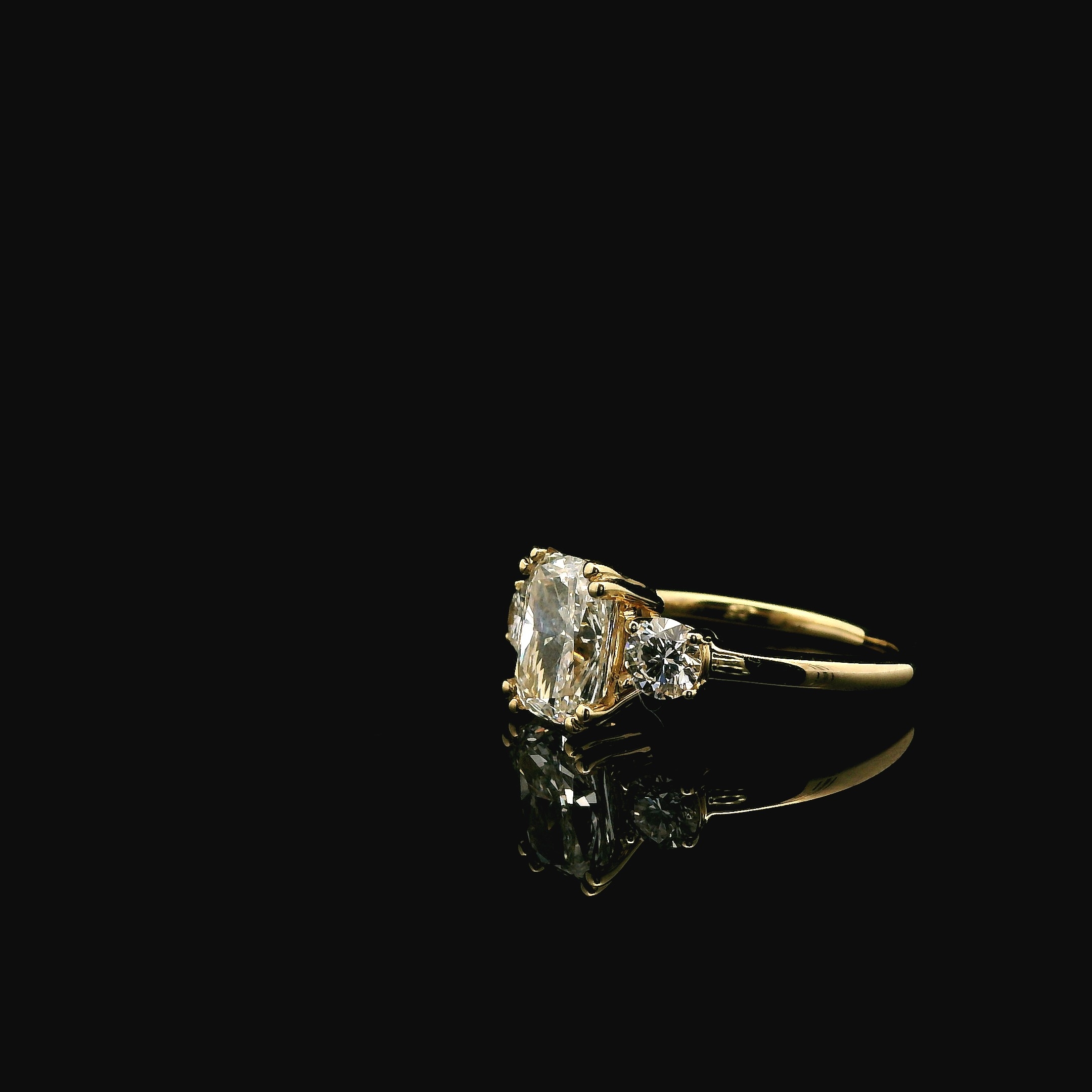 2.56CT 14K YG ELONGATED CUSHION LAB GROWN DIAMOND THREE STONE ENGAGEMENT RING - Image 3