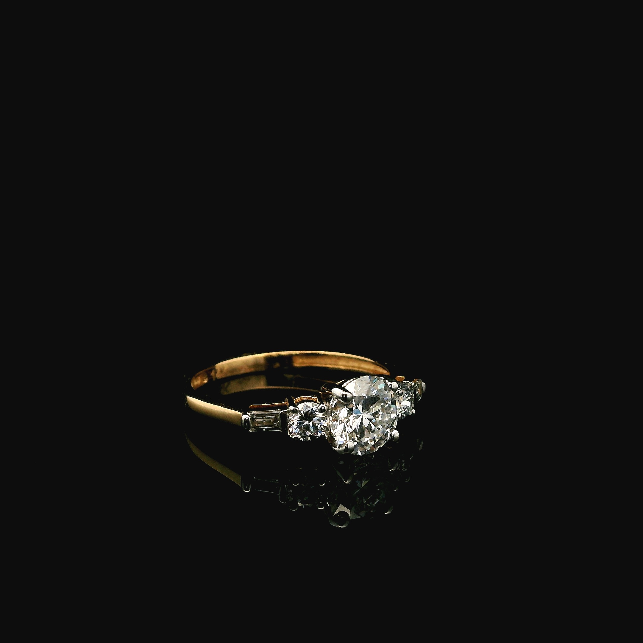 14K YG 1.37CT ROUND CUT LAB GROWN DIAMOND WITH ACCENT STONES ENGAGEMENT RING