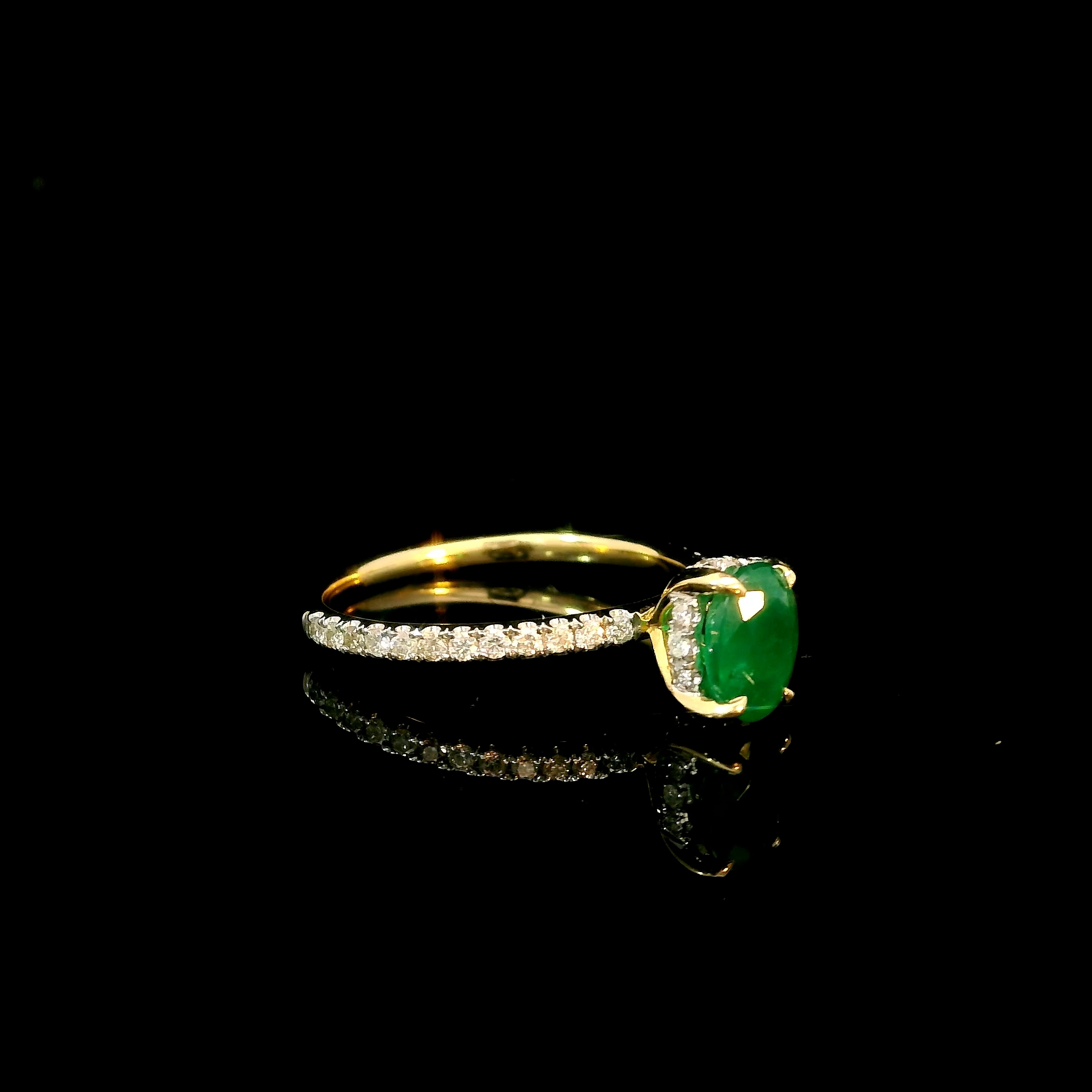 Yellow Gold Solitaire Ring with 0.80ct Oval Emerald 14K 0.30tcw accent diamonds - Image 2