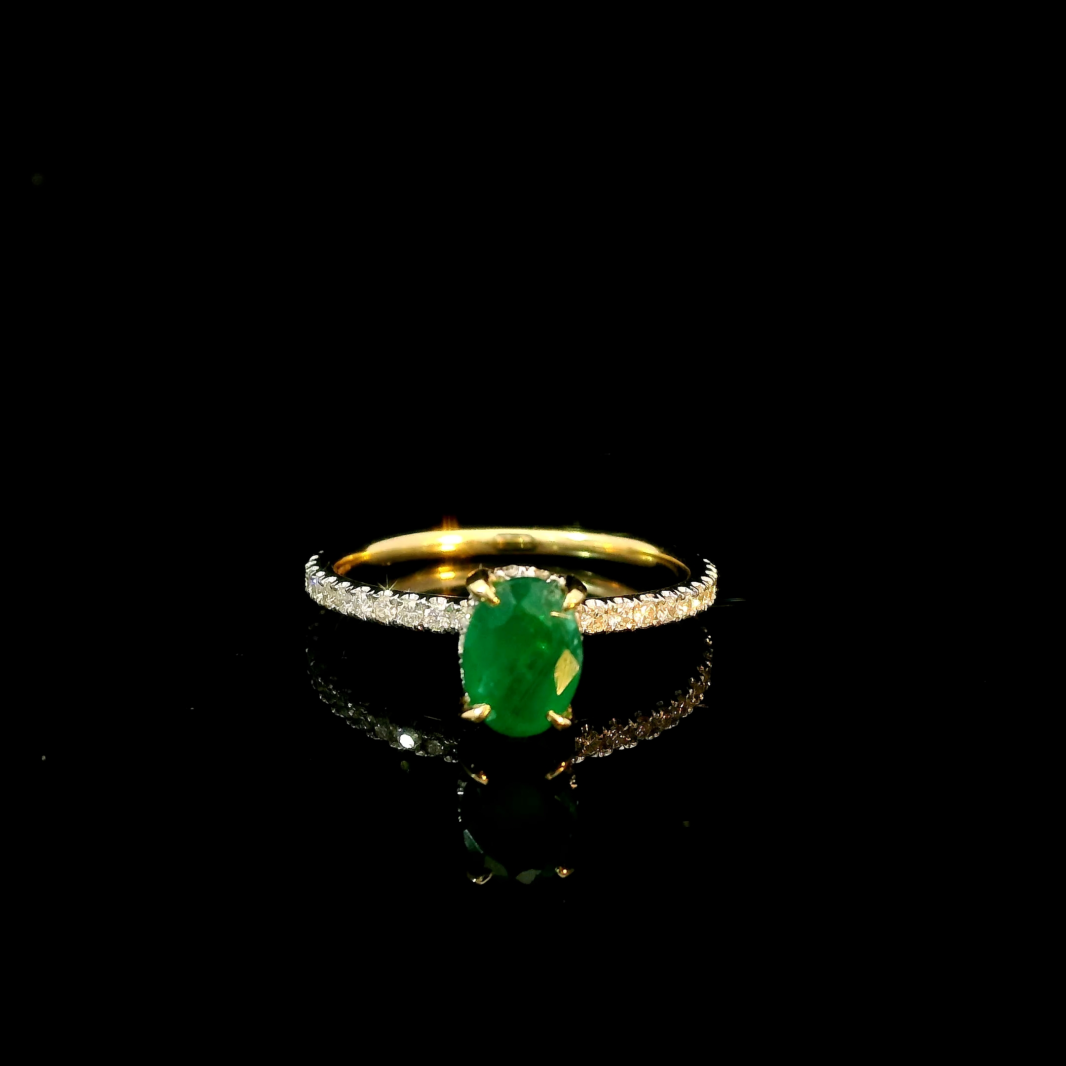 Yellow Gold Solitaire Ring with 0.80ct Oval Emerald 14K 0.30tcw accent diamonds