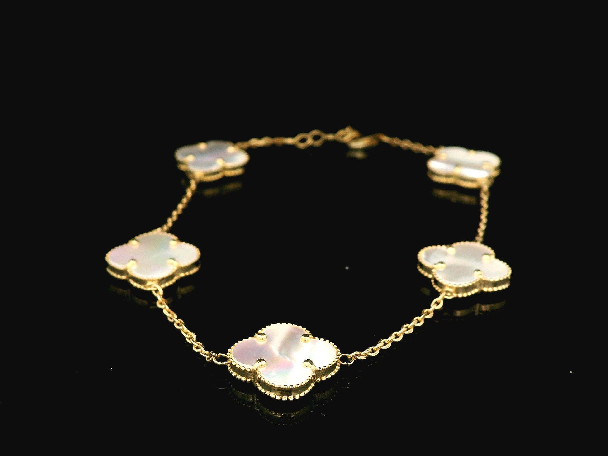10K YELLOW GOLD CLOVER BRACELET MOTHER OF PEARL