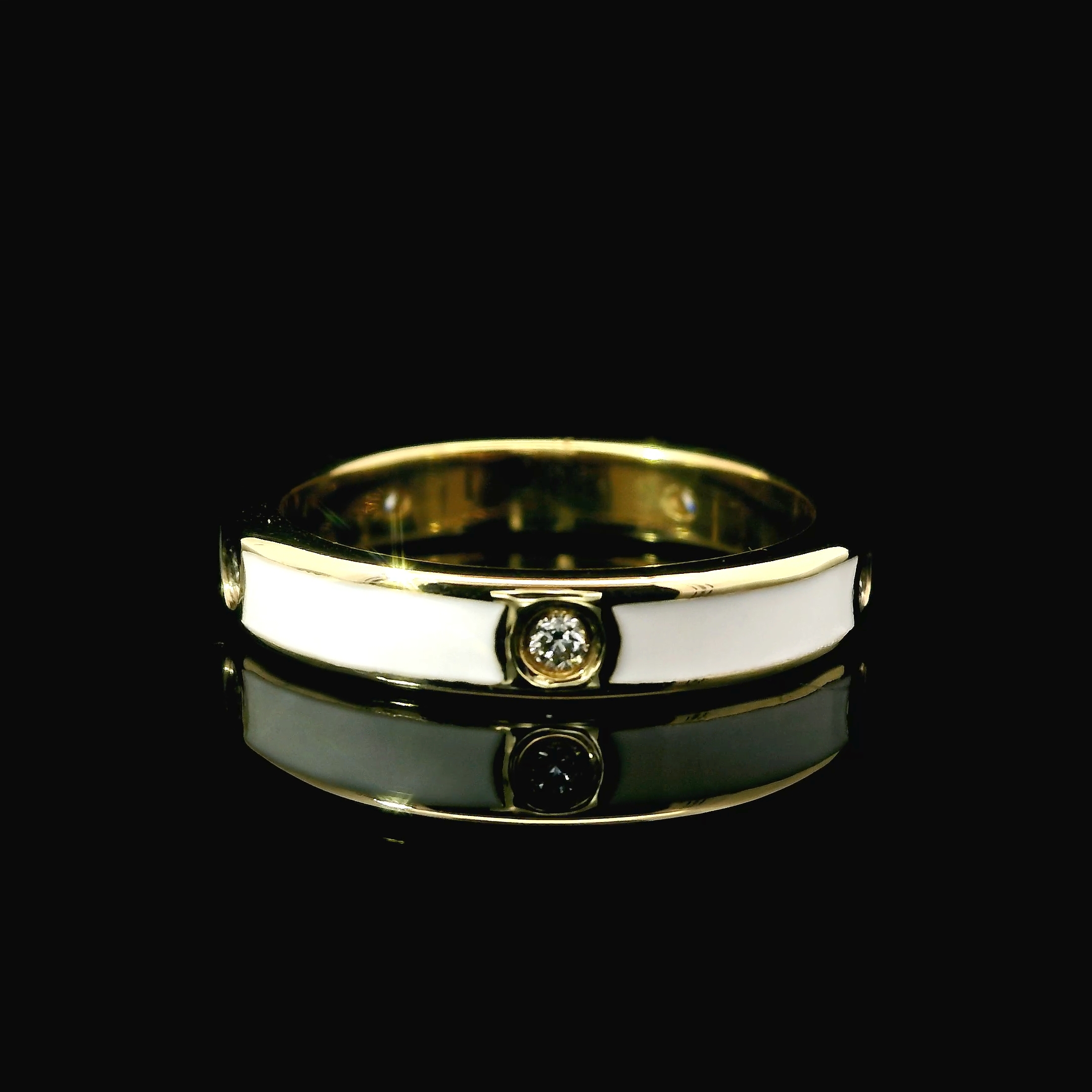 14k Yellow Gold and White Enamel Band Ring with Round Brilliant Cut Diamonds 0.15tcw